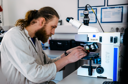 Mubea Worker microscope